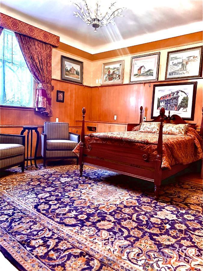 Monroe House Executive Guest Suites Saint-Jean de Terre-Neuve Extérieur photo