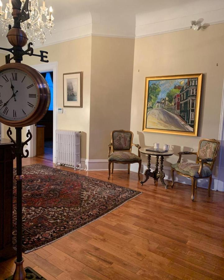 Monroe House Executive Guest Suites Saint-Jean de Terre-Neuve Extérieur photo