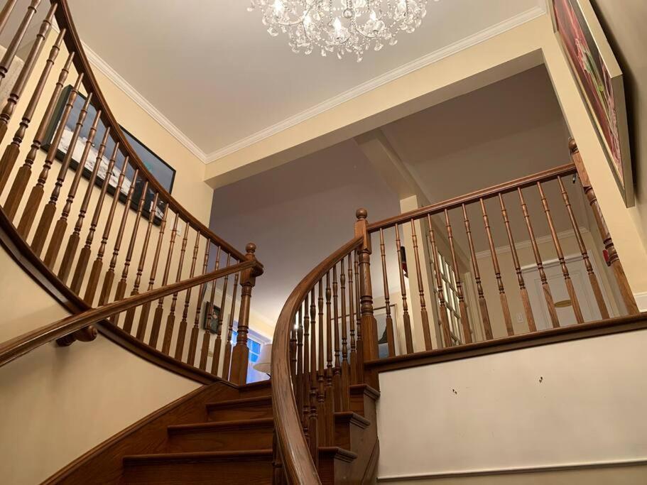 Monroe House Executive Guest Suites Saint-Jean de Terre-Neuve Extérieur photo