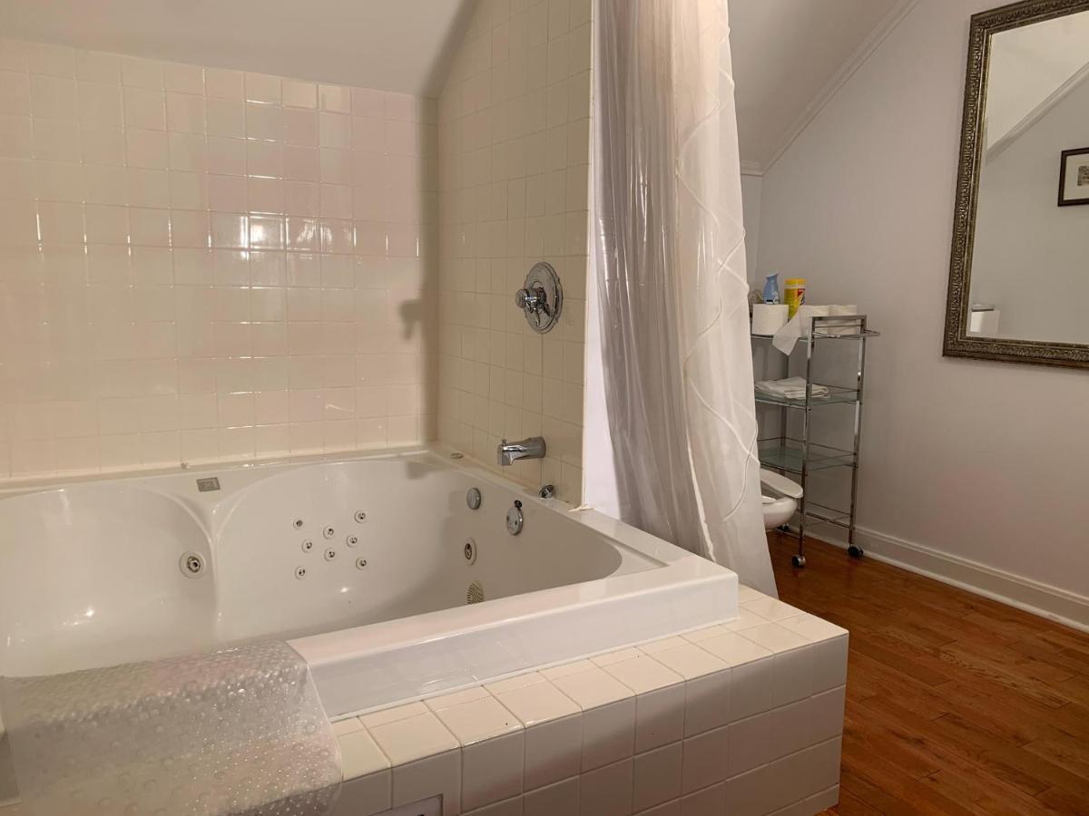 Monroe House Executive Guest Suites Saint-Jean de Terre-Neuve Extérieur photo