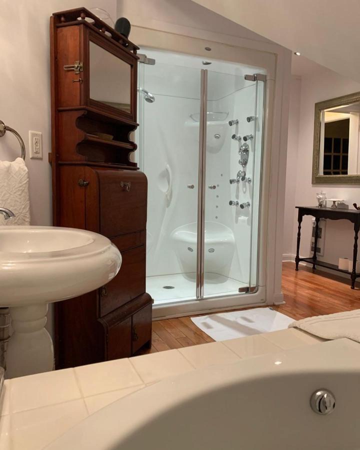 Monroe House Executive Guest Suites Saint-Jean de Terre-Neuve Extérieur photo