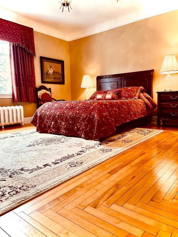 Monroe House Executive Guest Suites Saint-Jean de Terre-Neuve Extérieur photo
