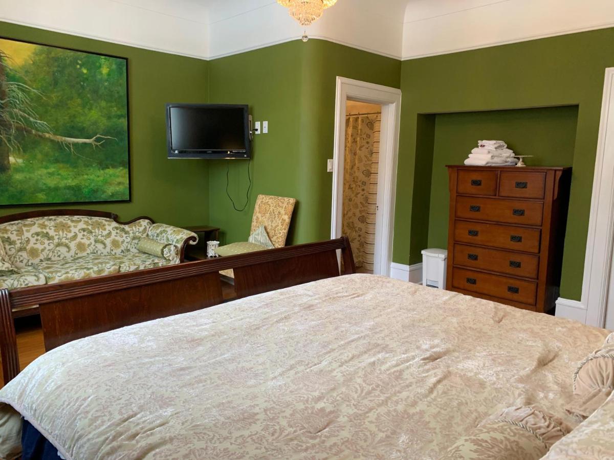 Monroe House Executive Guest Suites Saint-Jean de Terre-Neuve Extérieur photo
