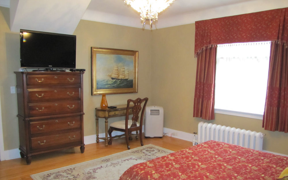 Monroe House Executive Guest Suites Saint-Jean de Terre-Neuve Extérieur photo