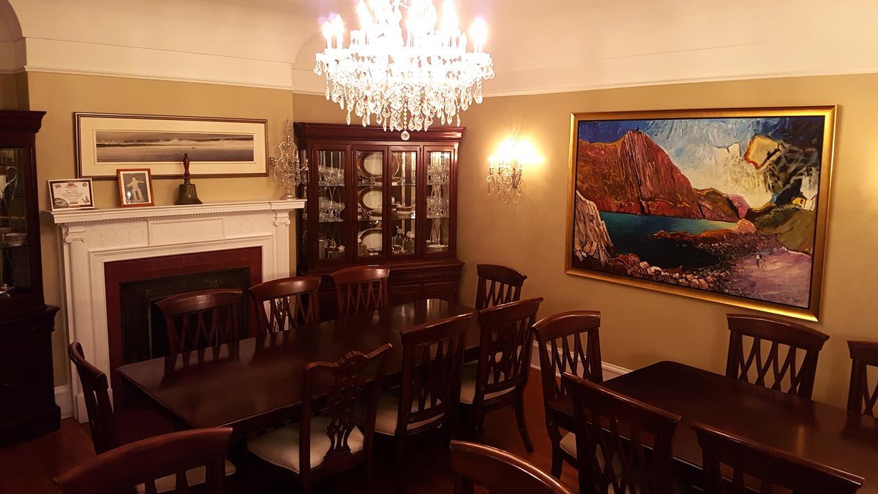 Monroe House Executive Guest Suites Saint-Jean de Terre-Neuve Extérieur photo