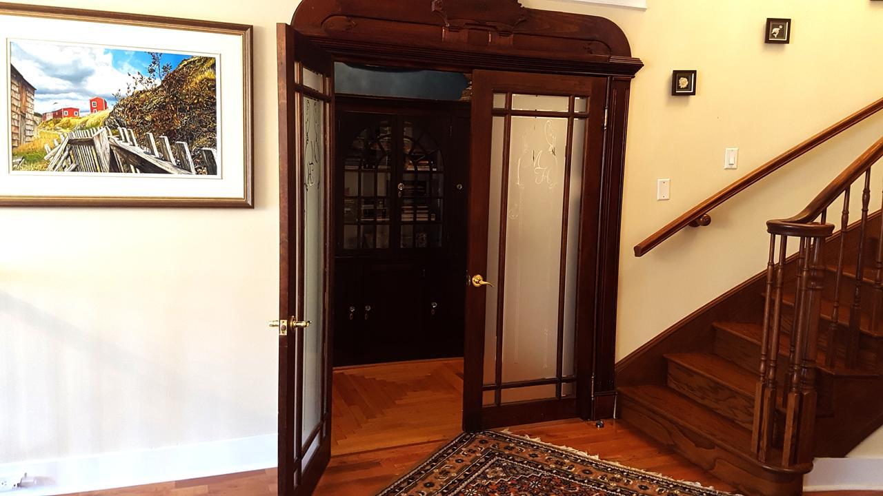 Monroe House Executive Guest Suites Saint-Jean de Terre-Neuve Extérieur photo