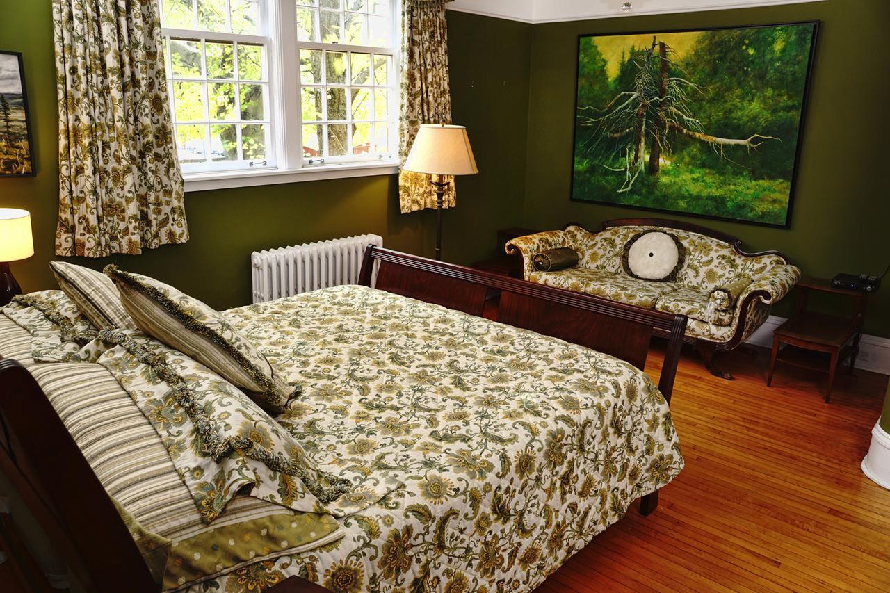 Monroe House Executive Guest Suites Saint-Jean de Terre-Neuve Extérieur photo