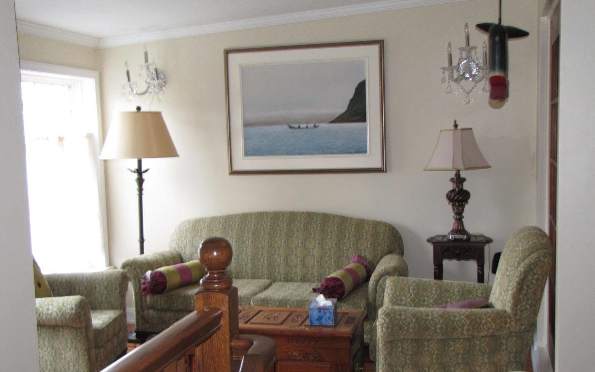 Monroe House Executive Guest Suites Saint-Jean de Terre-Neuve Extérieur photo